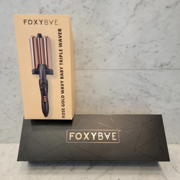 New * FOXYBAE * Rose Gold Wavy Baby Triple Waver - Picture 5 of 10